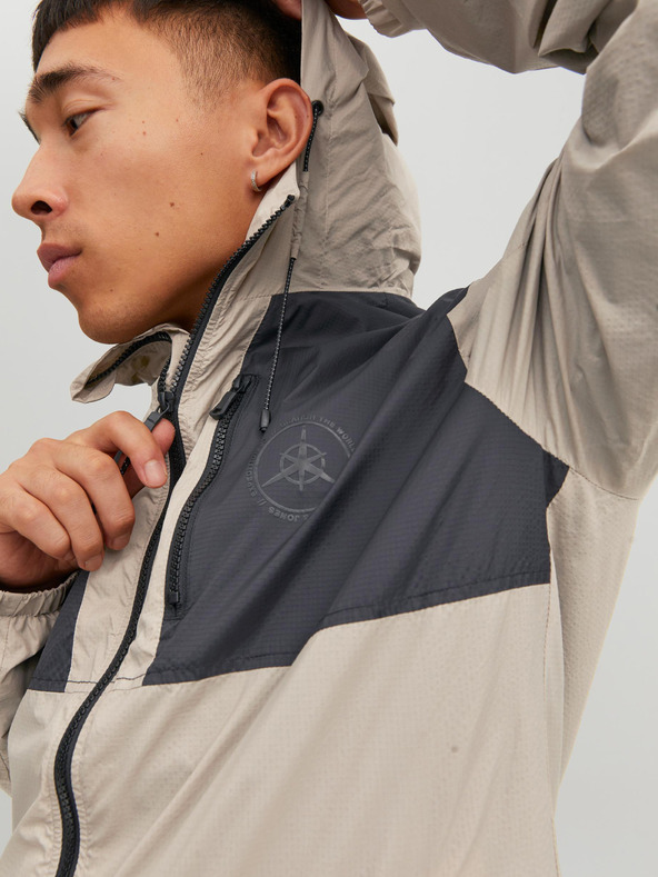 Jack & Jones Jack & Jones Filo muška lagana jakna s kapuljačom u krem ​​boji