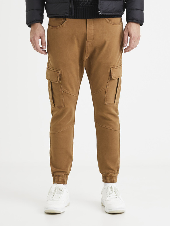 Celio Smeđe muške hlače s džepovima Celio Vokit
