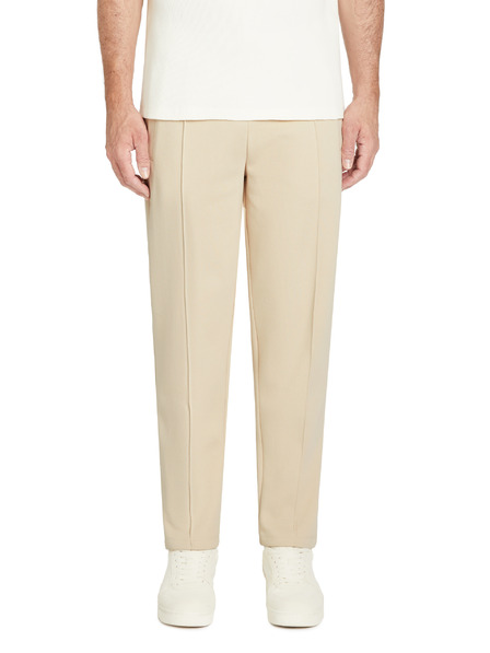 Celio Joregale u trenirci za trčanje