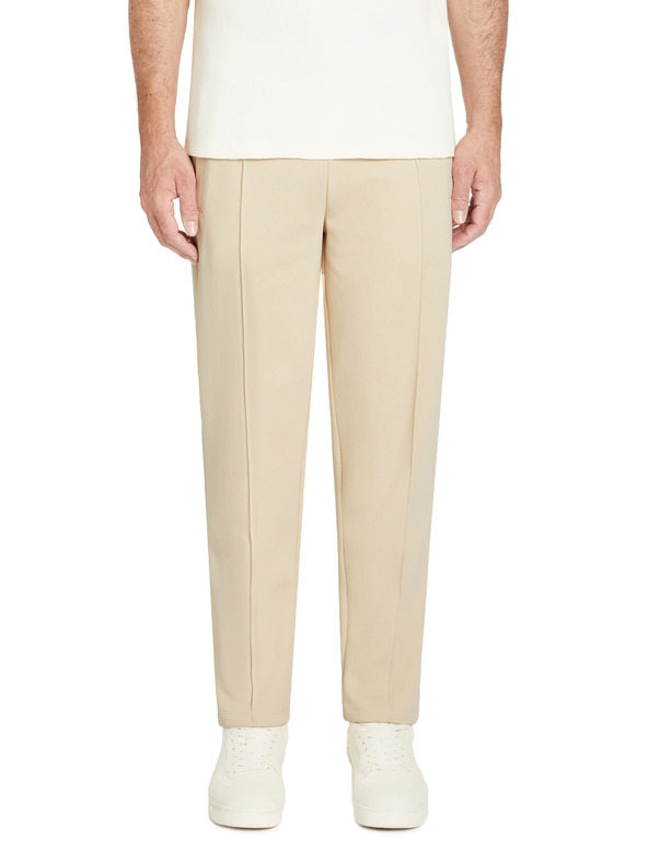 Celio Joregale u trenirci za trčanje