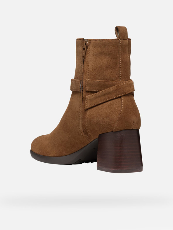 Geox Smeđe ženske gležnjače Geox Walk Pleasure 55