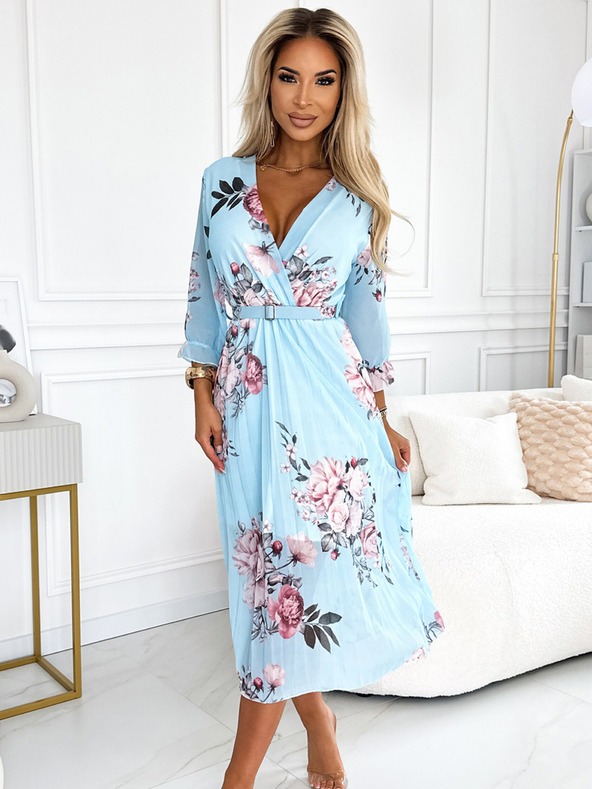 numoco Plisirana midi haljina s dekolteom i remenom - ruža na plavoj pozadini Numoco YUNA