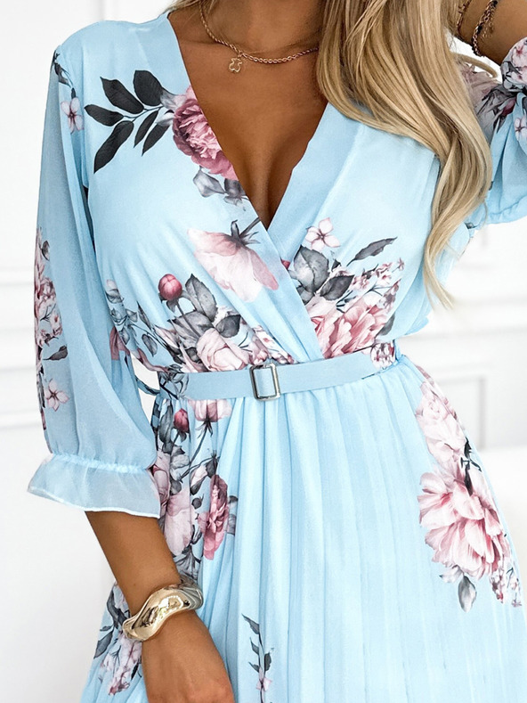 numoco Plisirana midi haljina s dekolteom i remenom - ruža na plavoj pozadini Numoco YUNA