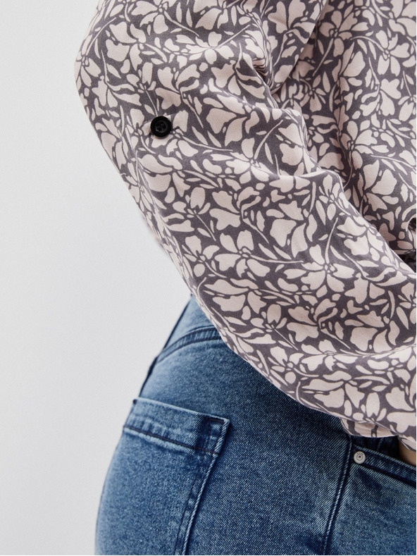 Moodo Bijelo-siva ženska Moodo košulja s uzorkom