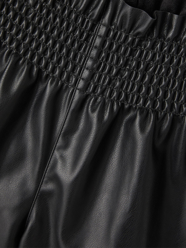 name it Crne ženske kratke hlače od umjetne kože nazvane su Flarita