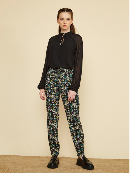 ZOOT.lab Crne ženske hlače na cvjetić ZOOT.lab Rosalyn