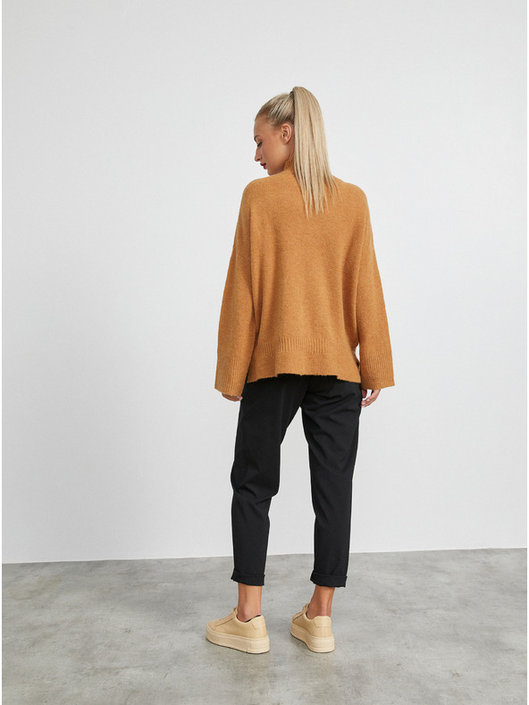 ZOOT.lab Smeđi ženski široki džemper s primjesom vune METROOPOLIS by ZOOT.lab Belen